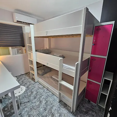 Habitacion Familiar Madrid Exterior photo